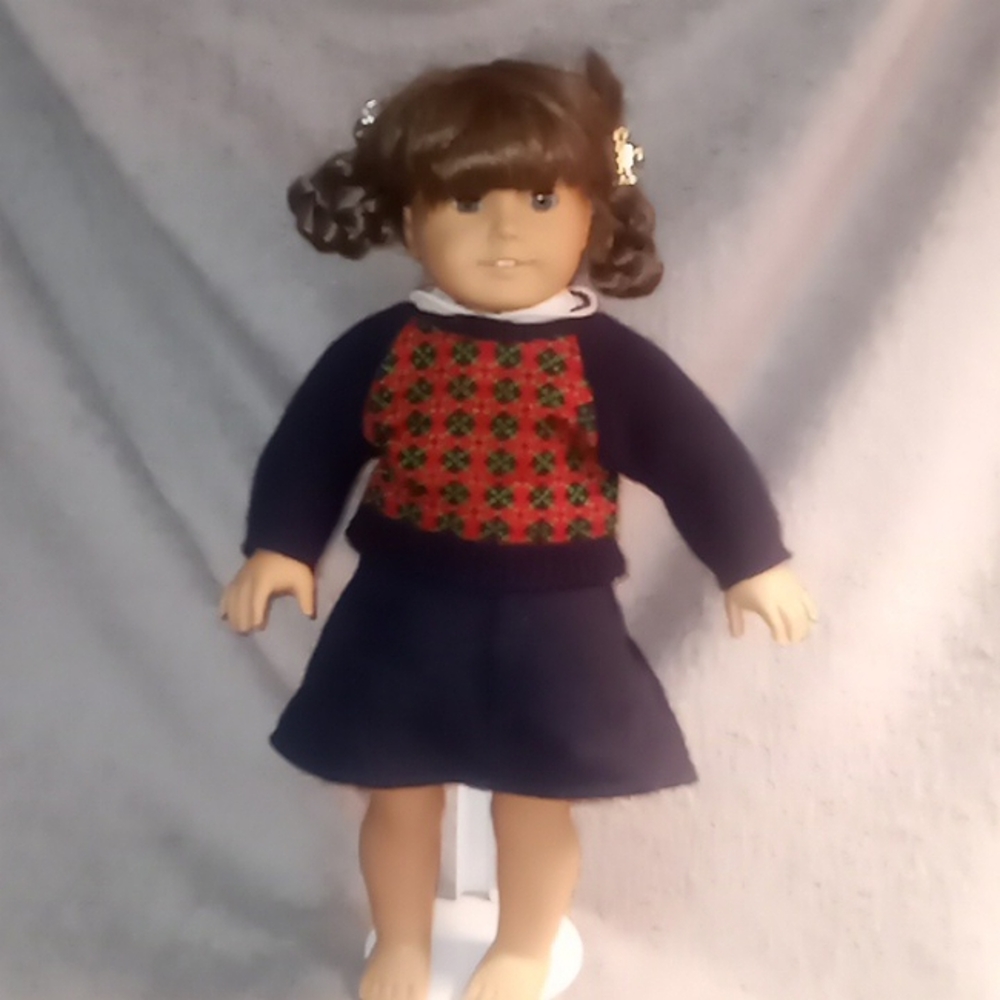 American Girl Doll Molly McIntyre with original outfit.